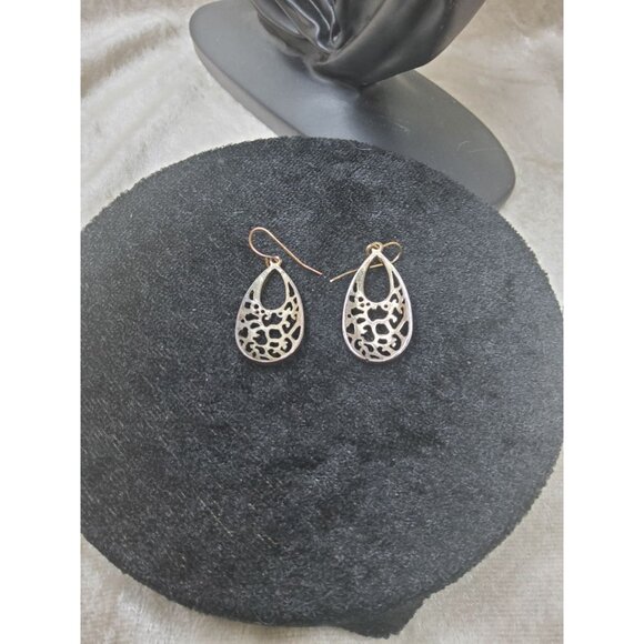 Vintage Gold Tone Teardrop Filigree Dangle Earrings - Picture 3 of 4